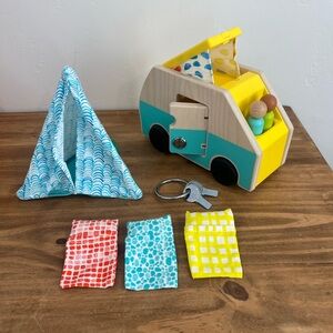 LOVEVERY Free Spirit Wooden Camper With Locking Doors